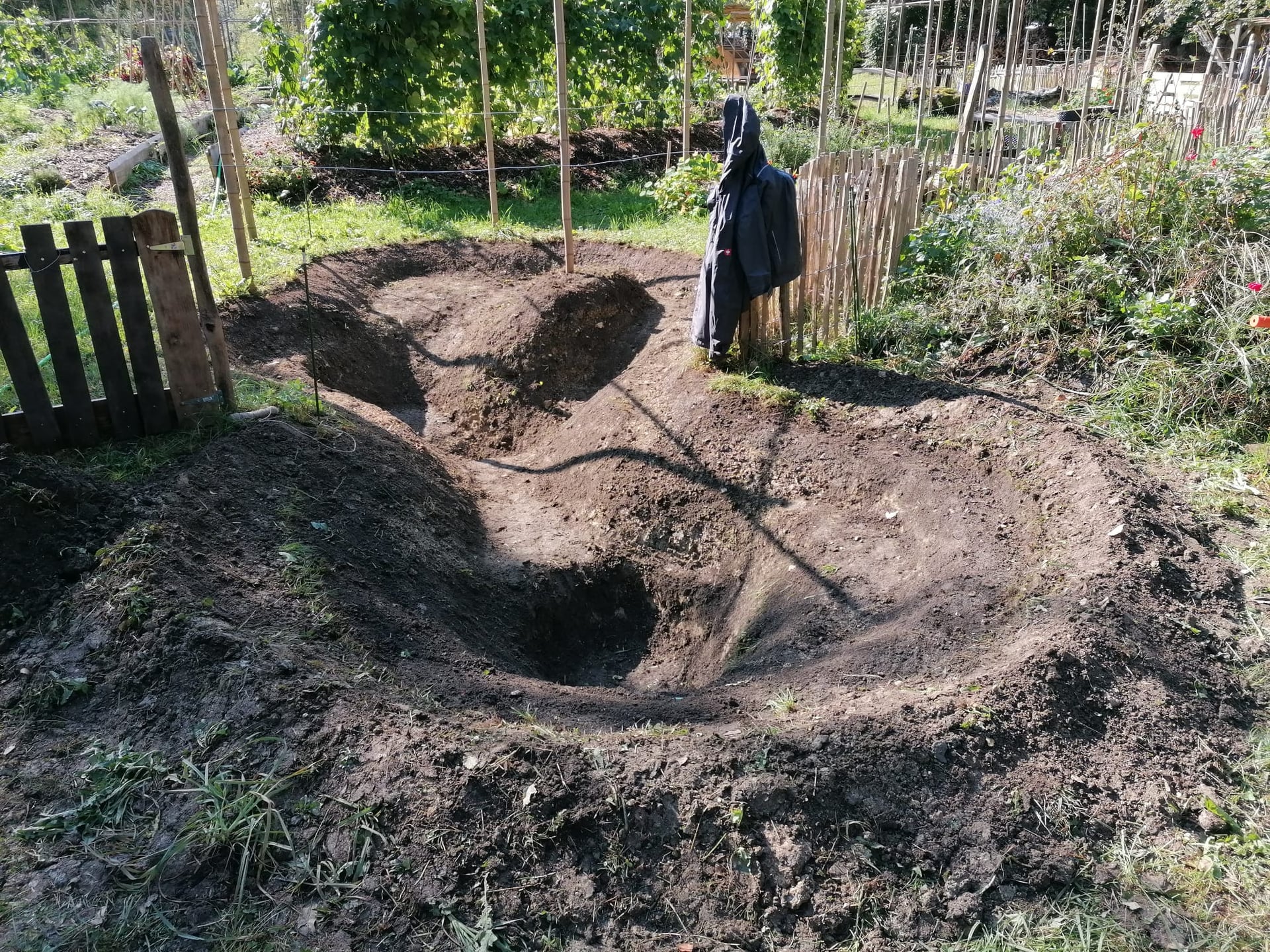 Terrassement de bassin, réalisation Permajardin, Plan d'eau