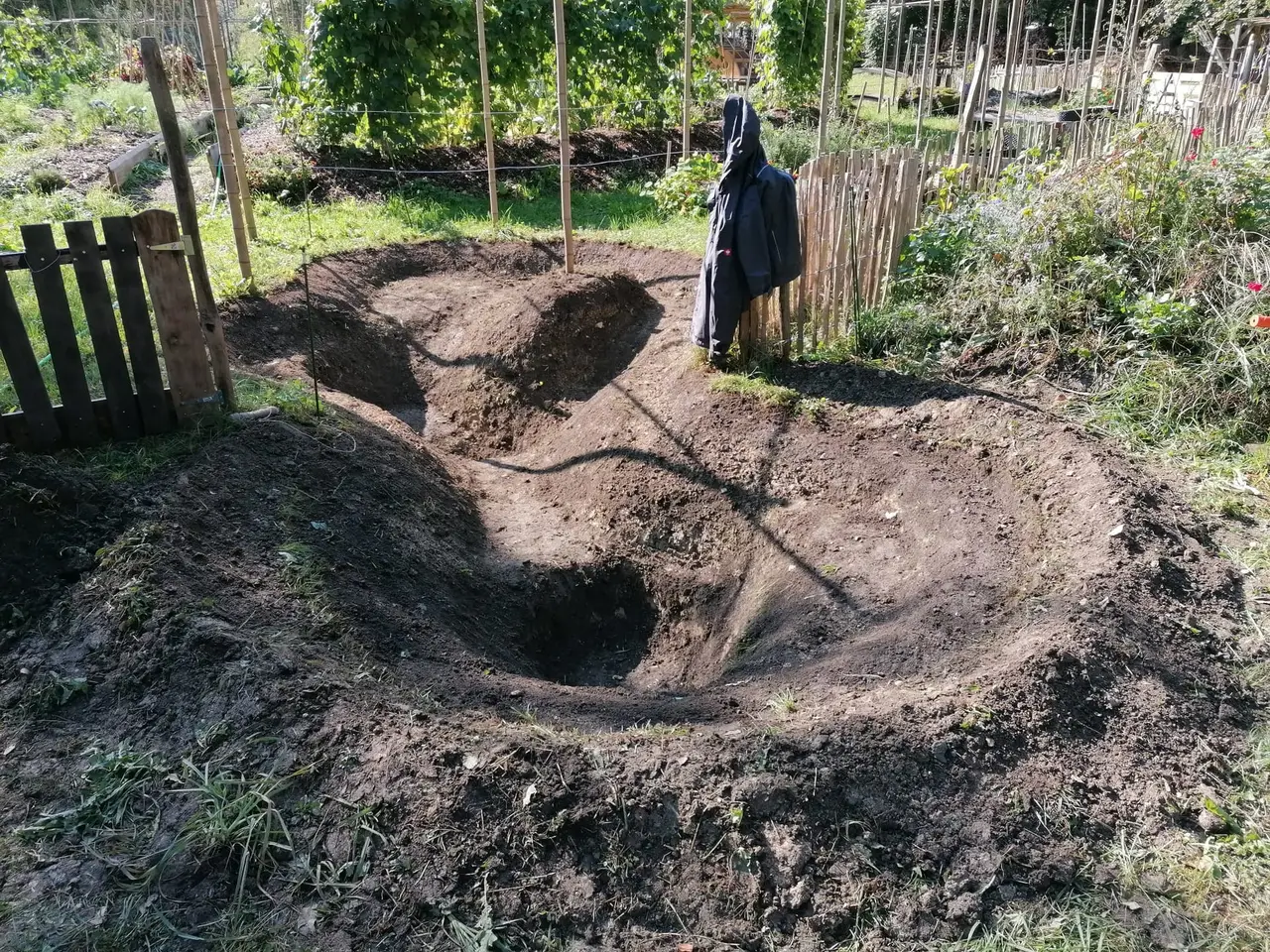 Terrassement de bassin, réalisation Permajardin, Plan d'eau